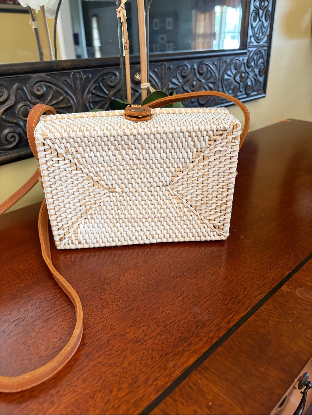 Handmade Woven Rattan Floral Butterfly Crossbody Bag - Picture 2 of 8